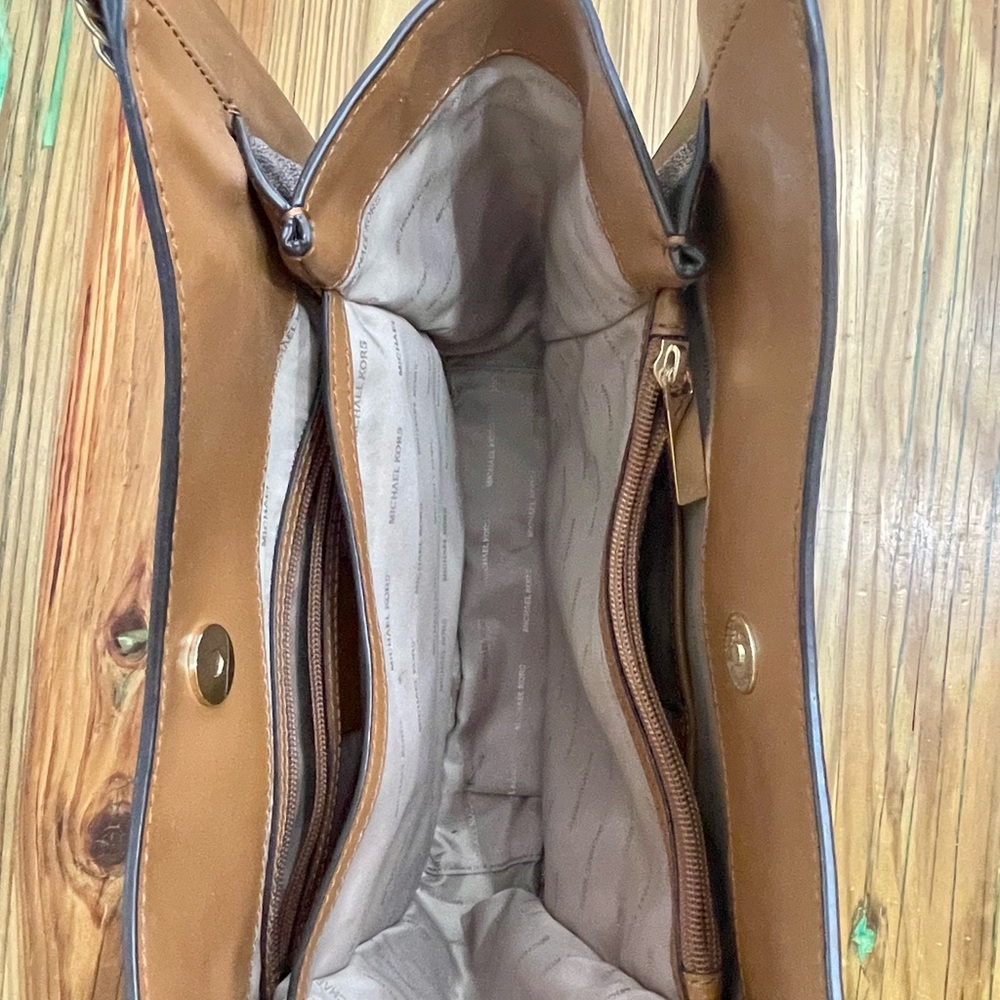Michael Kors Newbury Signature Canvas Shoulder Tote Brown Gold Chain Hardware MK - Picture 9 of 11